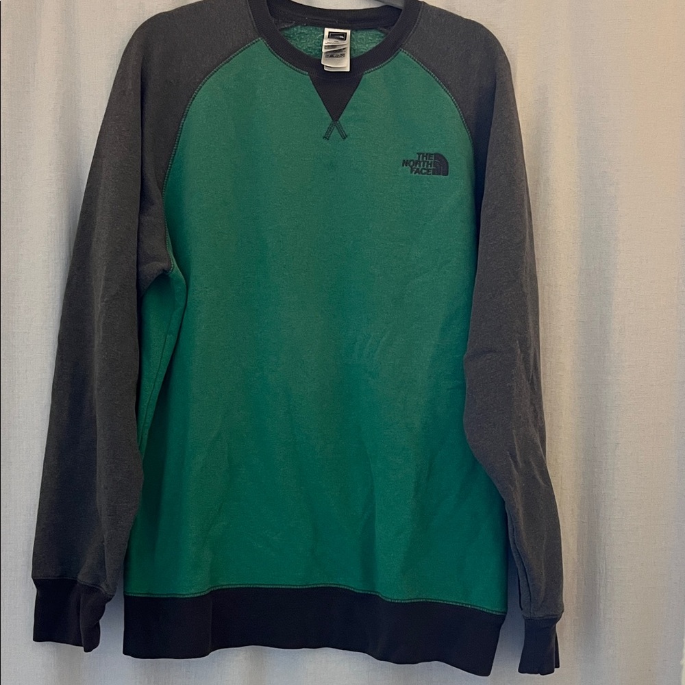 The North Face Men’s Size Large Raglan Sleeve Sweatshirt